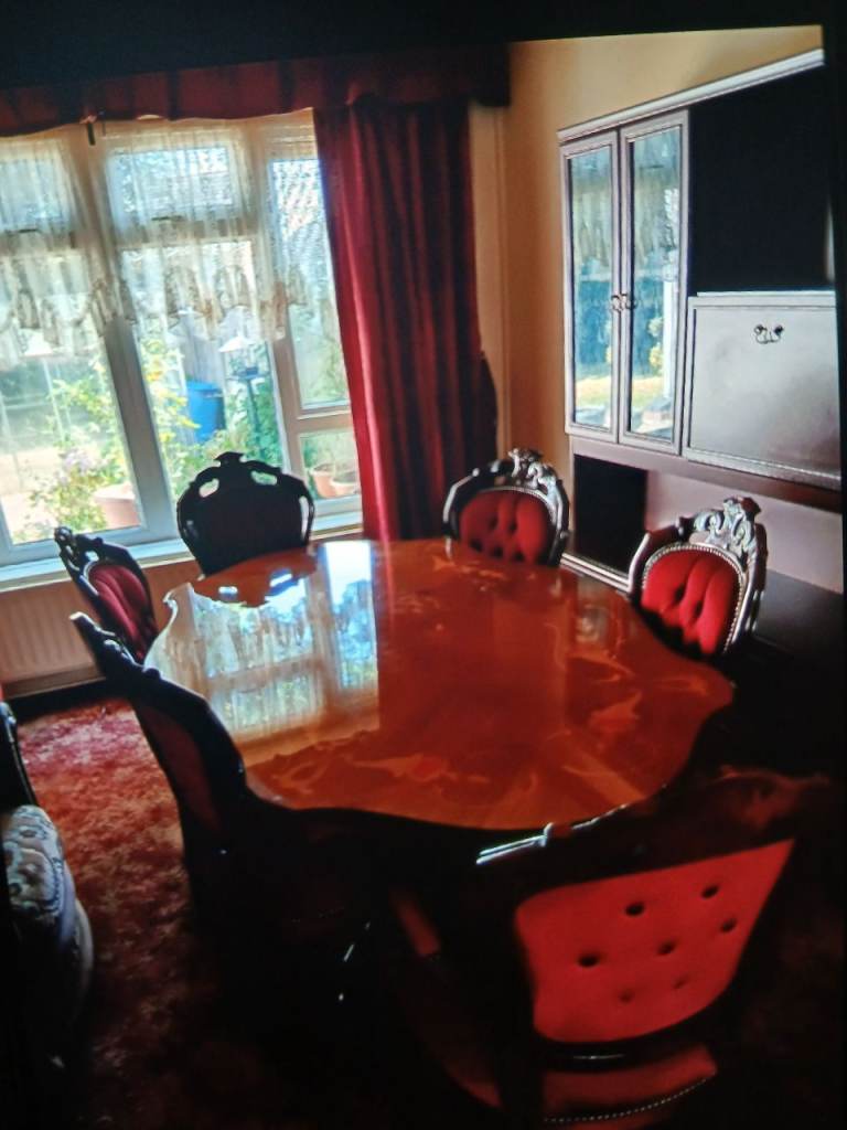 Traditional Dining Table and 6 Chairs – Red and Dark Wood