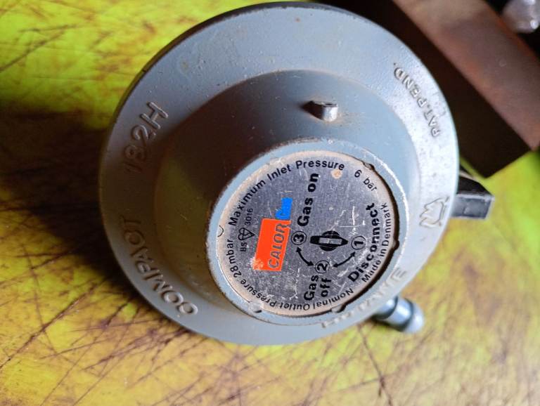 COMPACT Gas Regulator - Good Condition