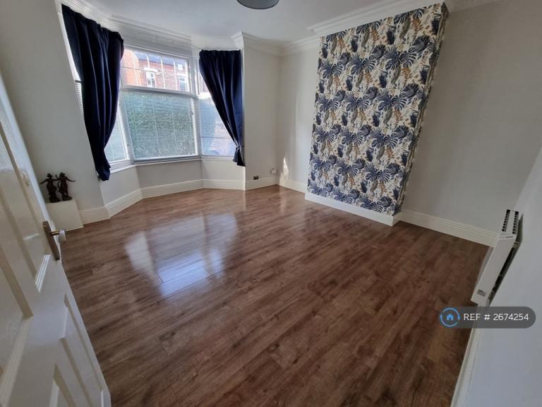2 bedroom flat in Greenbank Road, Darlington, DL3 (2 bed) (#2674254)