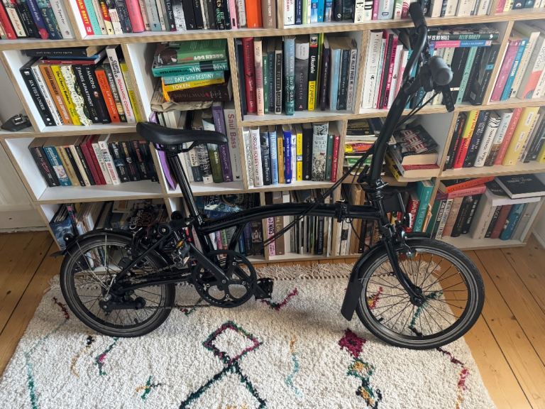 Brompton black foldable bike and bag £800