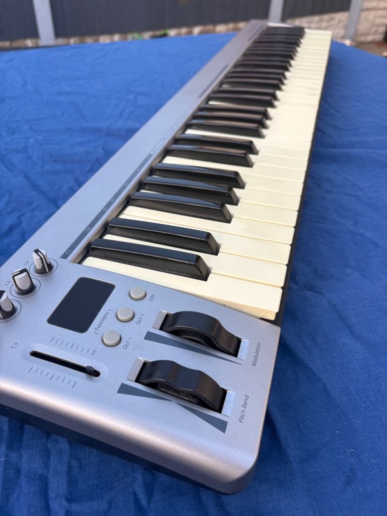 Acorn Masterkey 60 MIDI Keyboard