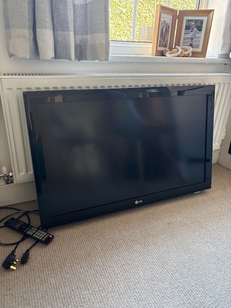 37 inch LG flat screen TV 