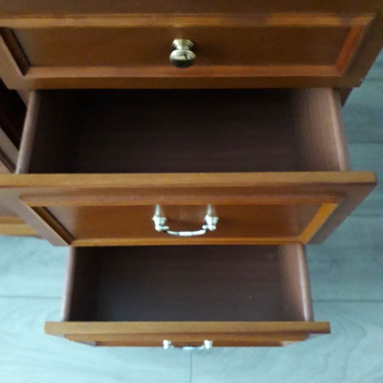 BEAUTIFUL STAG CHEST OF DRAWERS TOGETHER WITH A MATCHING BEDSIDE CHEST FOR SALE . COULD DELIVER .