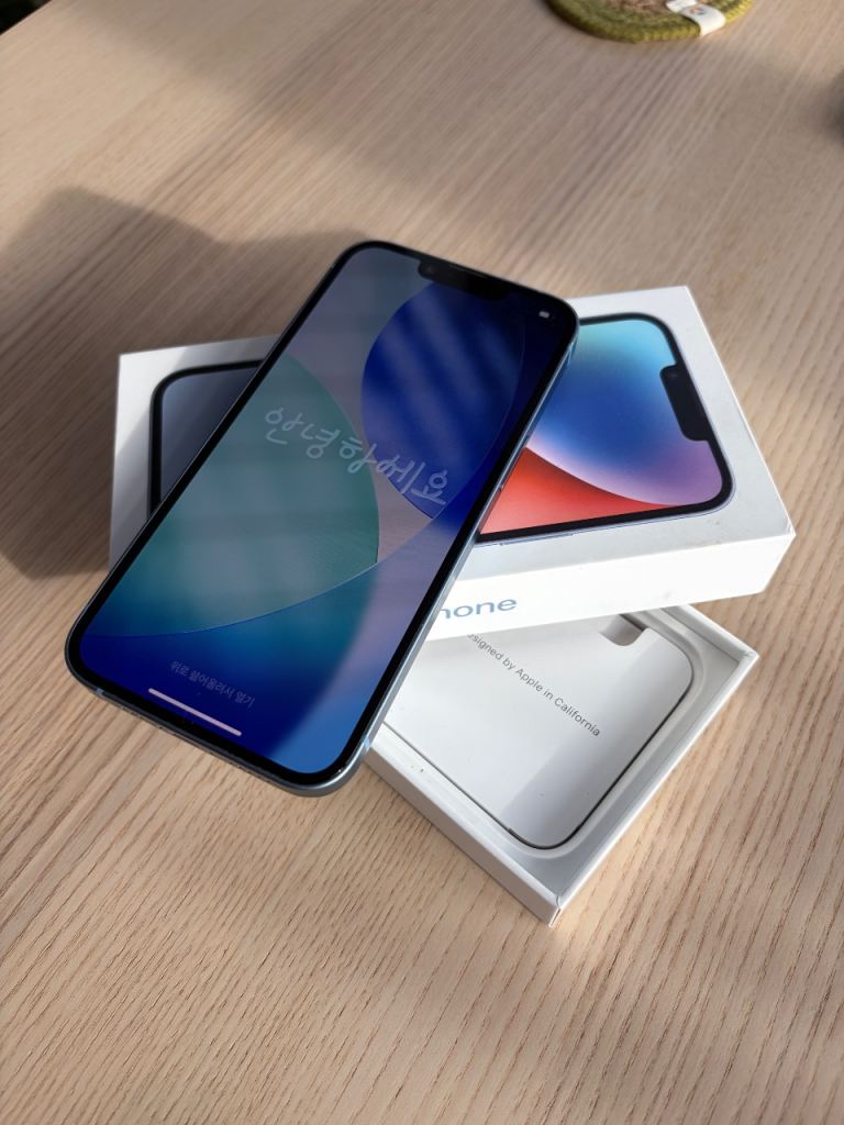 Apple iPhone 14 128gb unlocked as new. Light blue