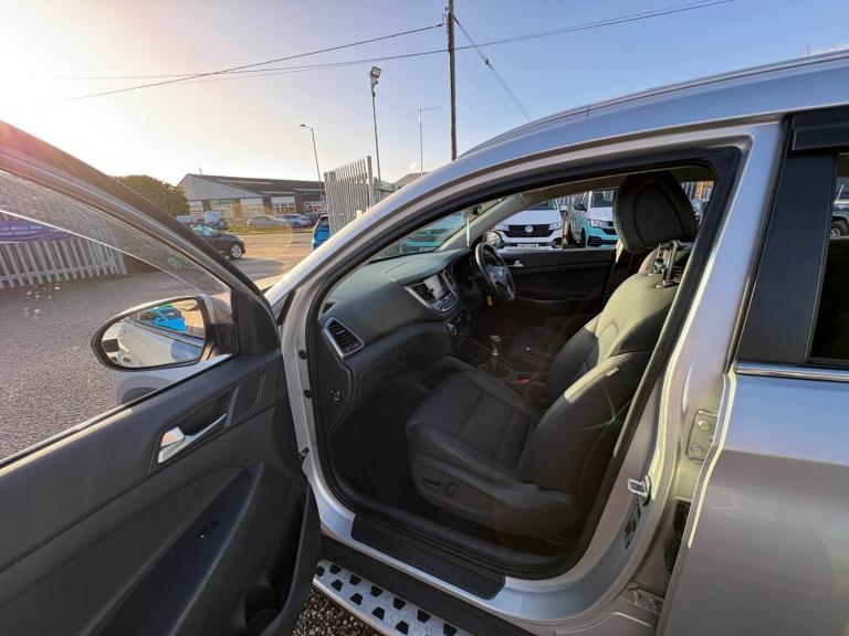 2015 Hyundai TUCSON 1.7 CRDi Blue Drive Premium 5dr 2WD ESTATE Diesel Manual