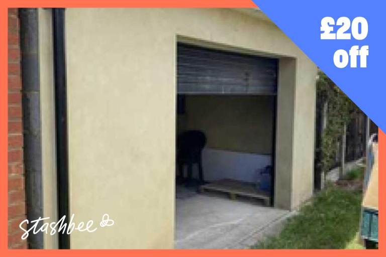 Garage to rent in Dagenham (RM10) | Stashbee