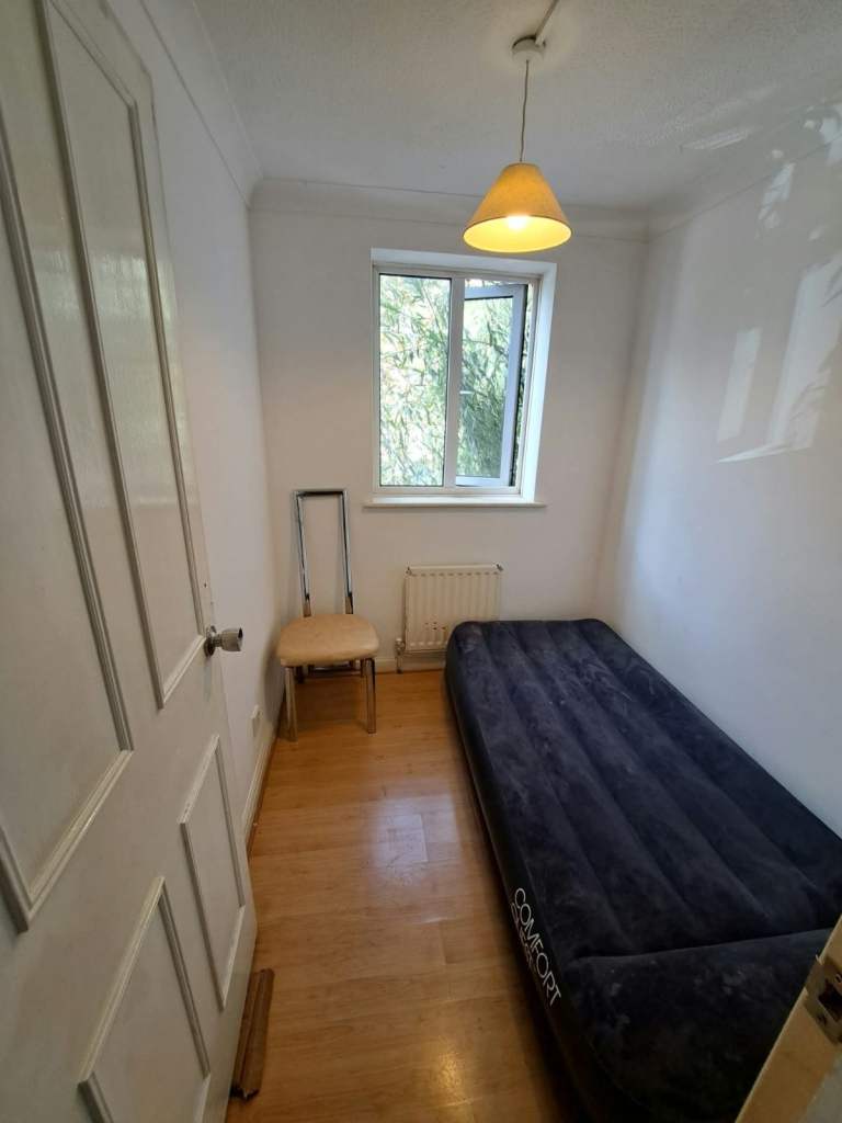 Small Single Room in N4