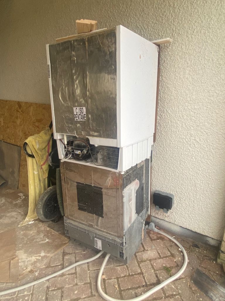 Semi integrated fridge