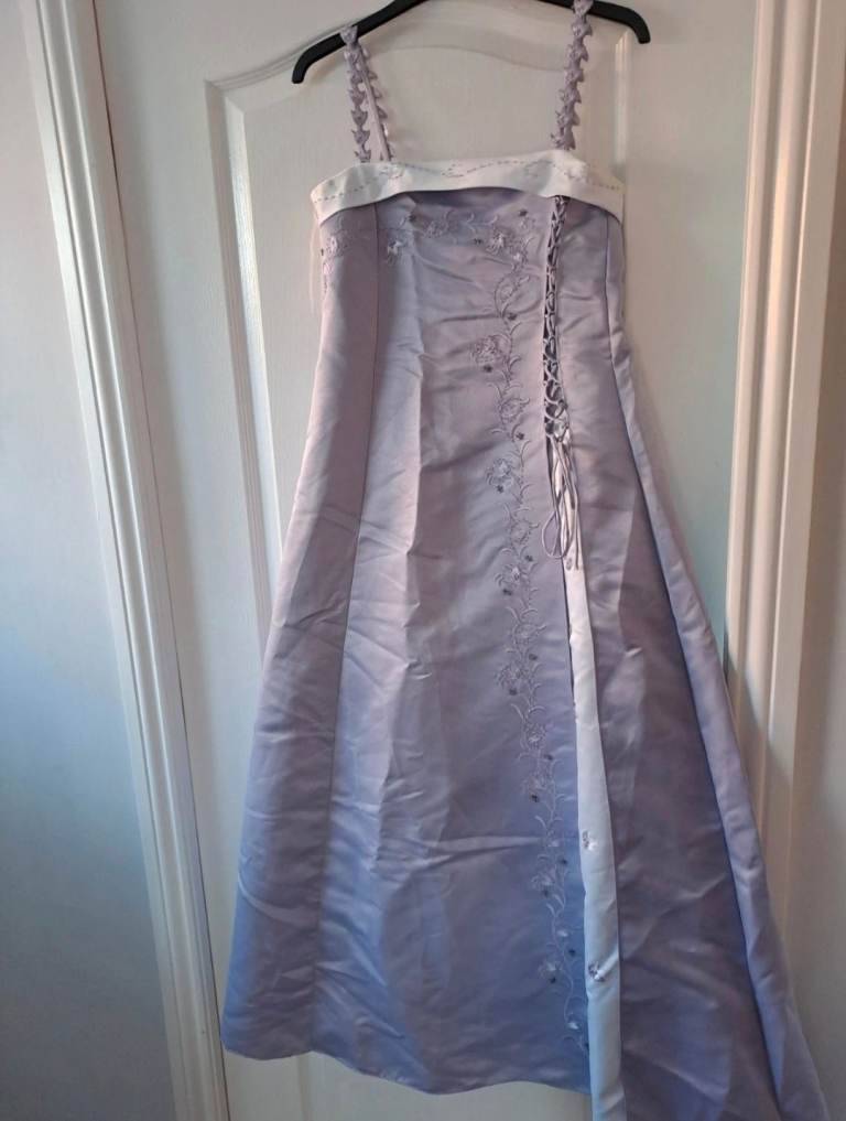 Bridesmaid dress, shawl & bouquet 