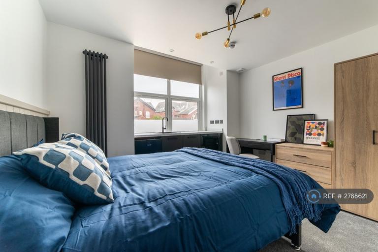 Studio flat in St. Thomas Road, Lytham St. Annes, FY8 (#2788621)