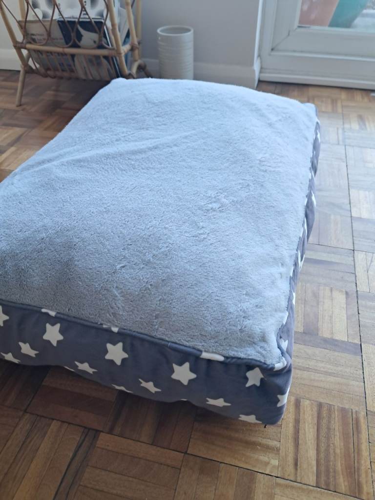Dog / pet bed - brand new 