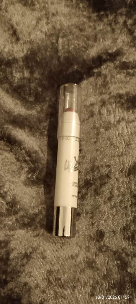 Nude Colour Lip Crayon/Lipstick, Hydrating, New With Seal On 