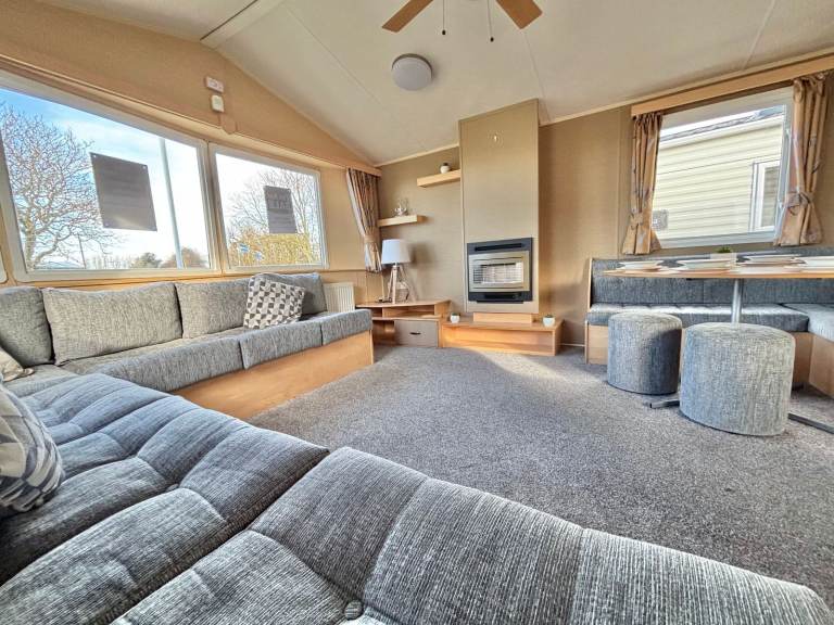 CHEAP STATIC CARAVAN FOR SALE AT BROADLAND SANDS HOLIDAY PARK - 11.5 MONTH OWNER SEASON!