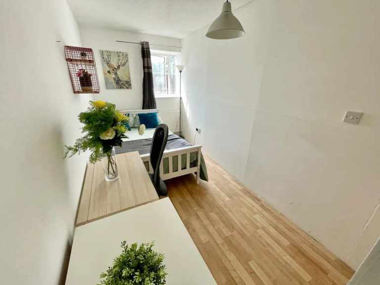 MODERN DOUBLE ROOM IN BOW - PROFESSIONALS WELCOME 🌟