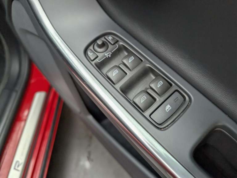 2017 Volvo V60 2.0 D3 R-Design Nav Estate 5dr Diesel Auto Euro 6 (s/s) (150 ps) PARK ASSIS ESTATE...