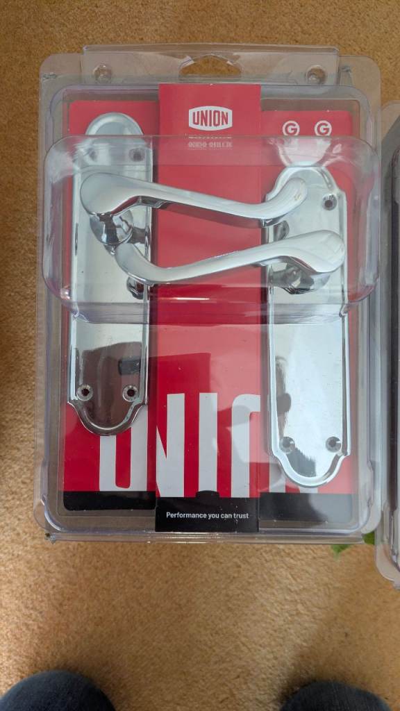 DOOR HANDLES INTERNAL SET OF 8 INCLUDES BATHROOM HANDLE LOCK