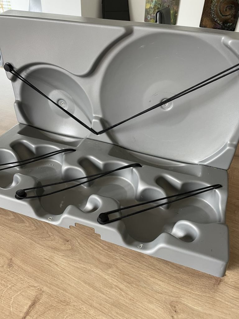 Motorhome plate and cup storage 