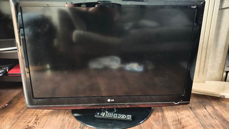 LG 42" TV with original stand and remote
