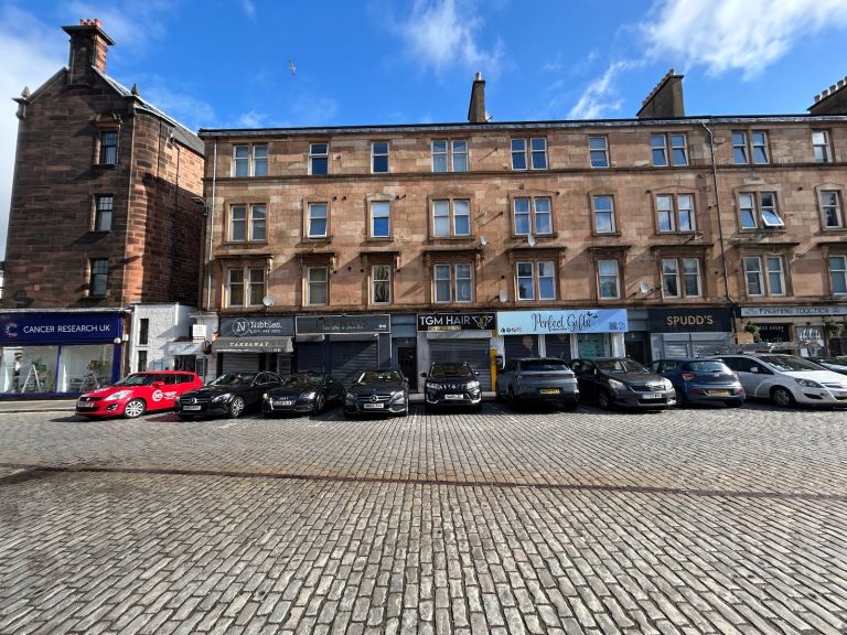 One bedroom furnished flat to in paisley 