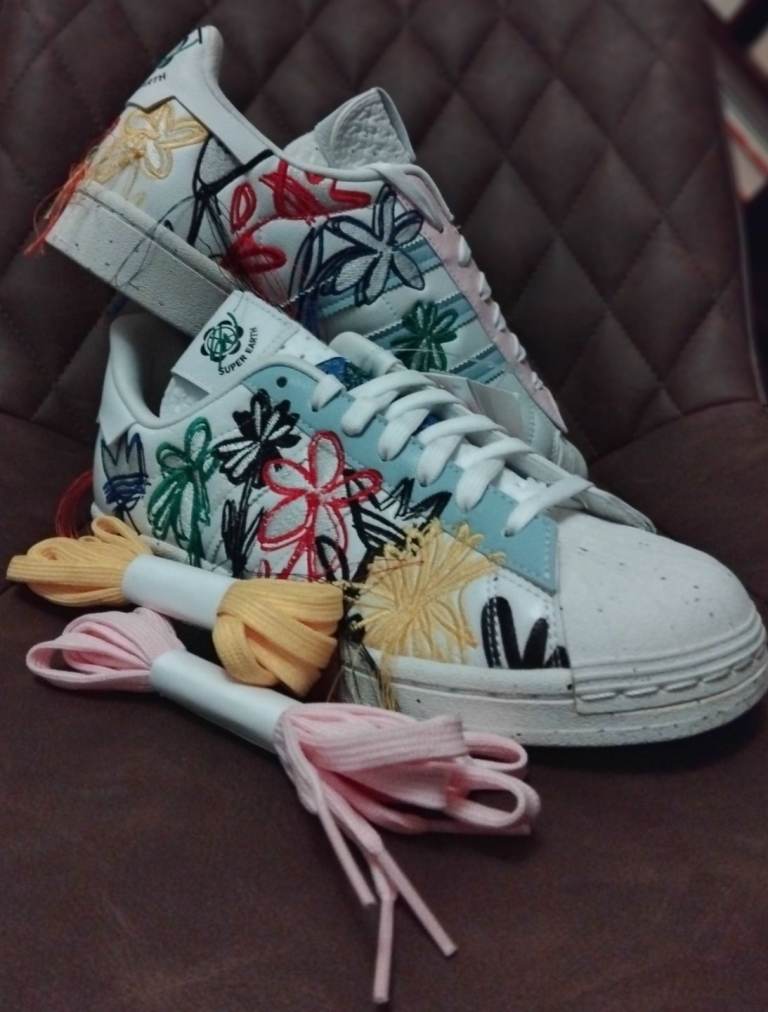 Brand new in box Adidas Superearth originals size 7