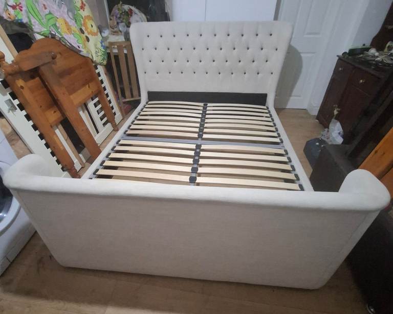 King Size Wingback Design Bed Frame (SAME DAY DELIVERY AVAILABLE)