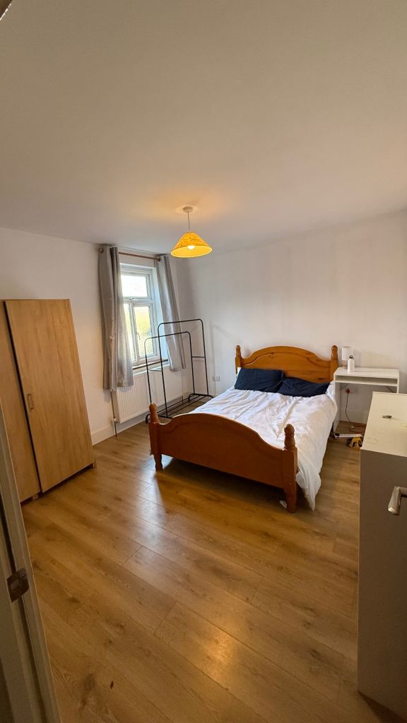 Large double room at harrow on the hill