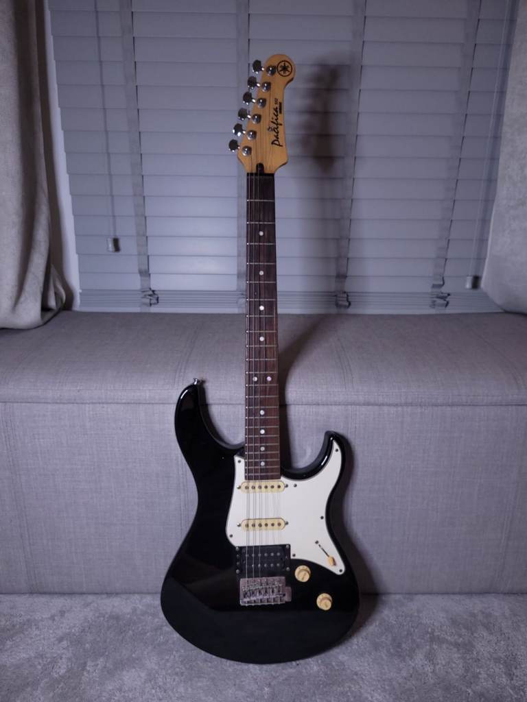 Rare Vintage Yamaha Pacifica Electric Guitar 1989/1990 + Ritter Guitar Case