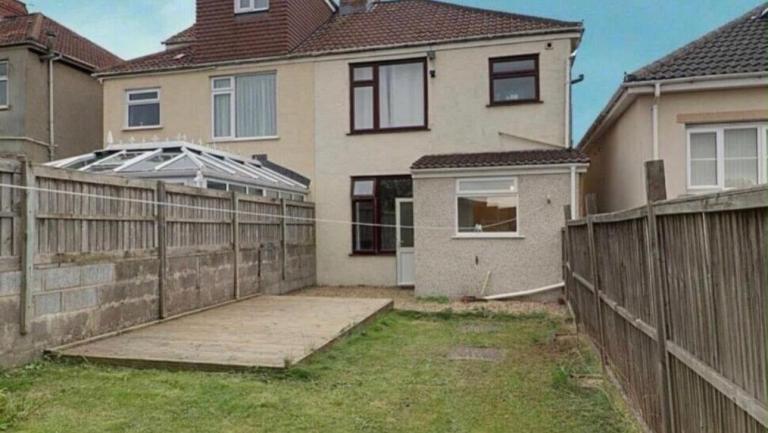 Beautiful 3 bedroom house to let in kingswood 