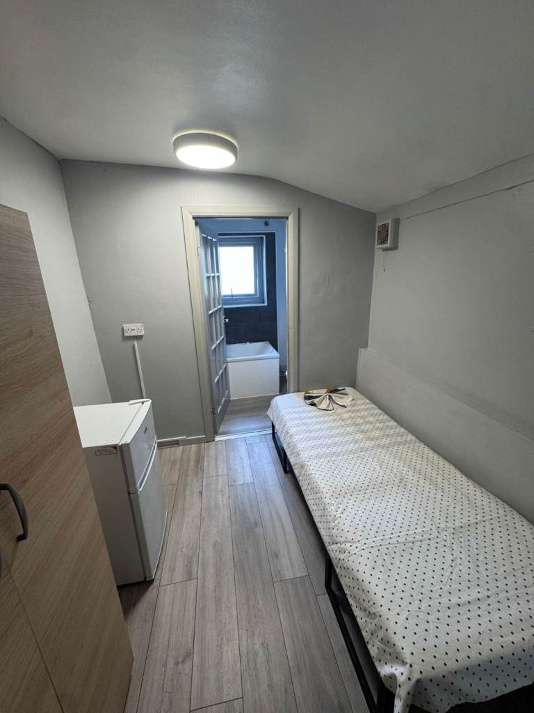 DOUBLE ROOM TO RENT IN STRATFORD - BILLS INCLUDED ✅