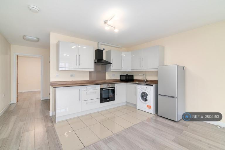 1 bedroom flat in Lordship Lane, London, N17 (1 bed) (#2805163)