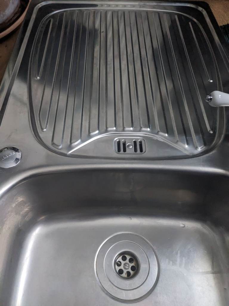Kitchen Sink (95x51cm) and Taps