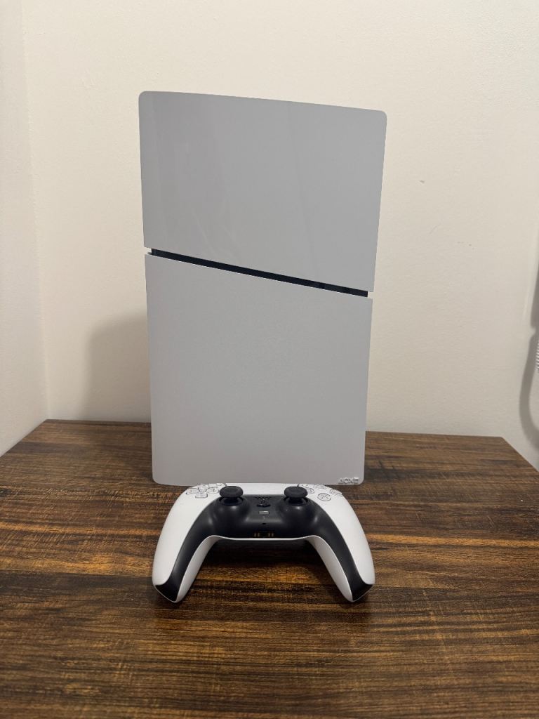 PS5 Slim Digital 1TB like new + Controller