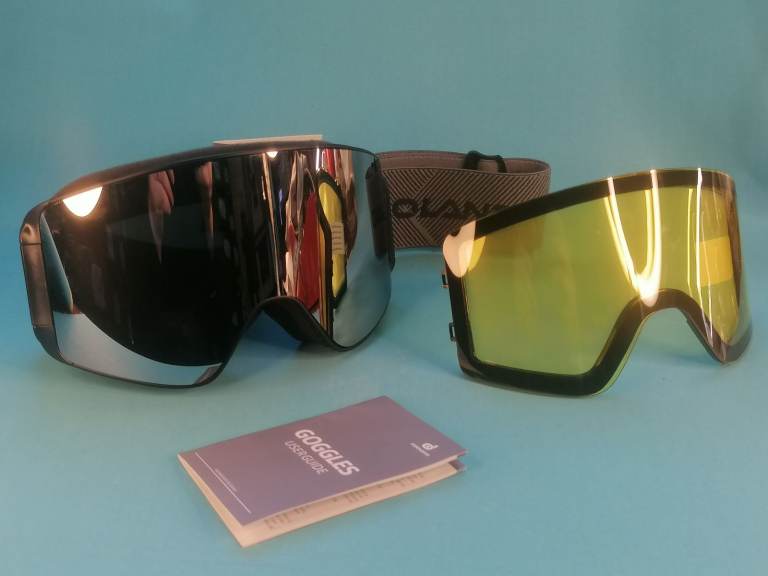 Brand new Odoland Ski Goggle, Wide View Anti-Fog Unisex Snowboard Goggle. As seen.