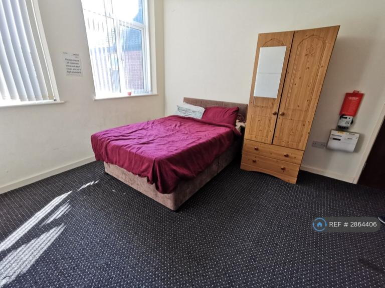 Studio flat in High Street, Bentley, Doncaster, DN5 (#2864406)