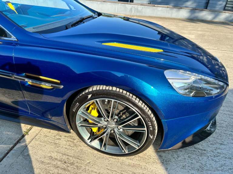 ASTON MARTIN VANQUISH  2013