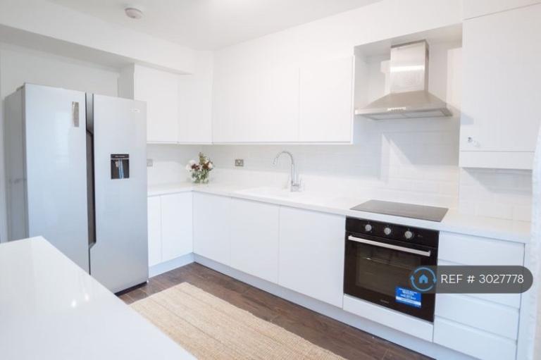 4 bedroom flat in Pendennis House, London, SE8 (4 bed) (#3027778)