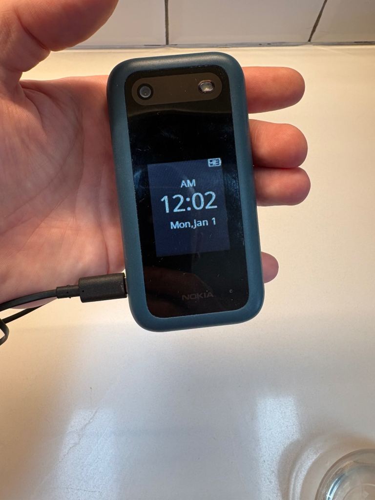 Nokia 2660 Flip Phone – Blue