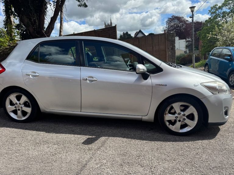TOYOTA AURIS HYBRID AND AUTOMATIC 2011 