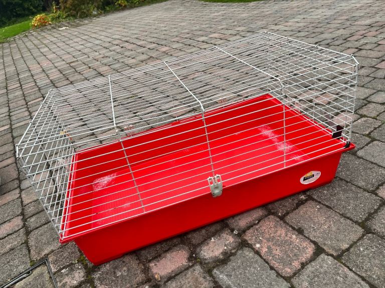 Free hutch for small animals plus 1 x packet bedding