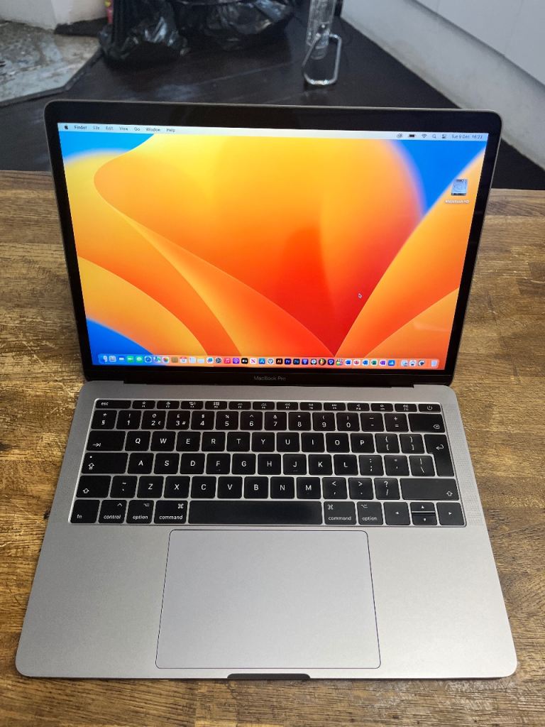 Apple MacBook Pro 13-inch 2017 2.3GHz Intel Core i5 8GB RAM 256GB SSD Space Grey Logic Pro Adobe 