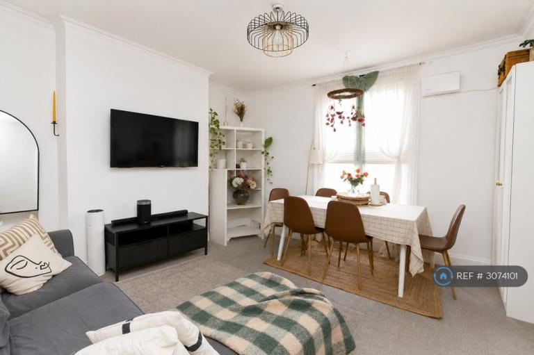 1 bedroom flat in Elgin Road, Croydon, CR0 (1 bed) (#3074101)