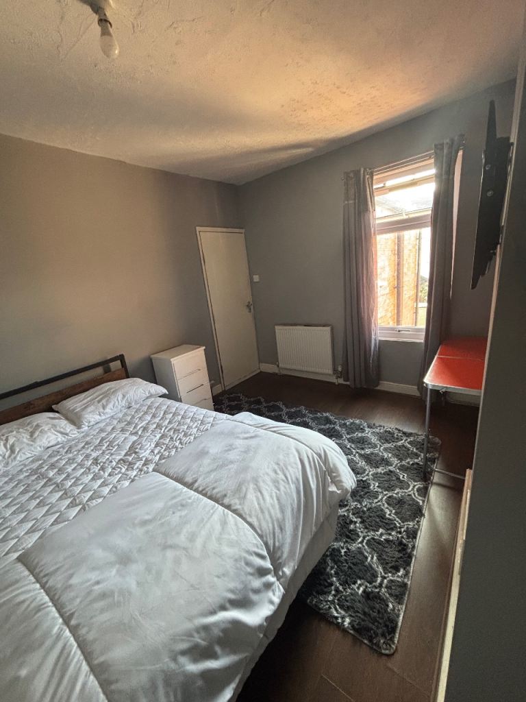 Double room LE5 area great location  