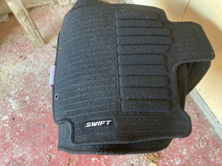 @  !!  PENDING COLLECTION SATURDAY.. FREE TO COLLECT SET OF CAR MATS FOR SUZUKI SWIFT  !! @ 