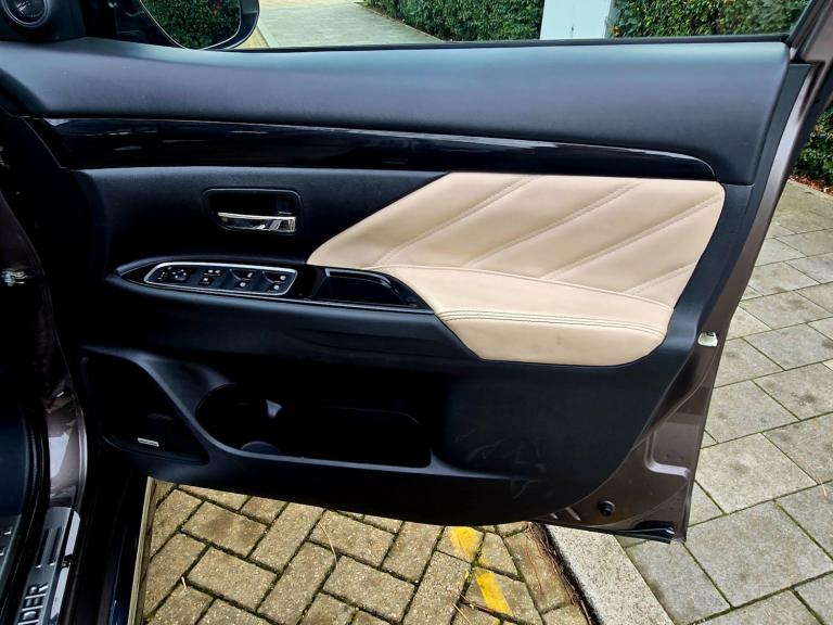 2018 Mitsubishi Outlander 2.0 PLUG-IN HYBRID 1YEAR MOT HPI CLEAR NEWLY SERVICED 3 MONTHS WARRANTY...