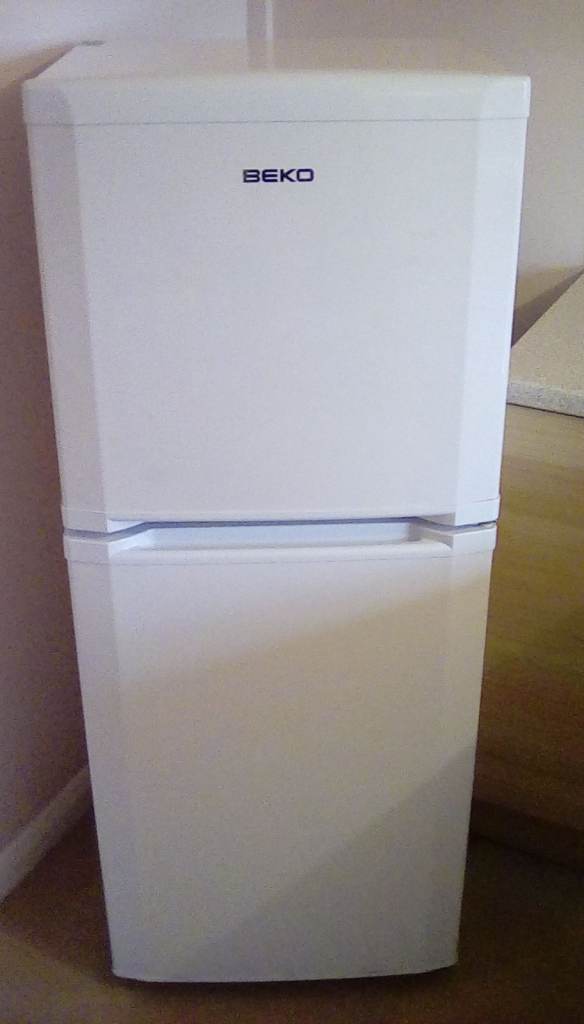 BEKO FRIDGE FREEZER IN GOOD CONDITION AND WORKING ORDER £40 FREE DELIVERY IN SOTON AREA