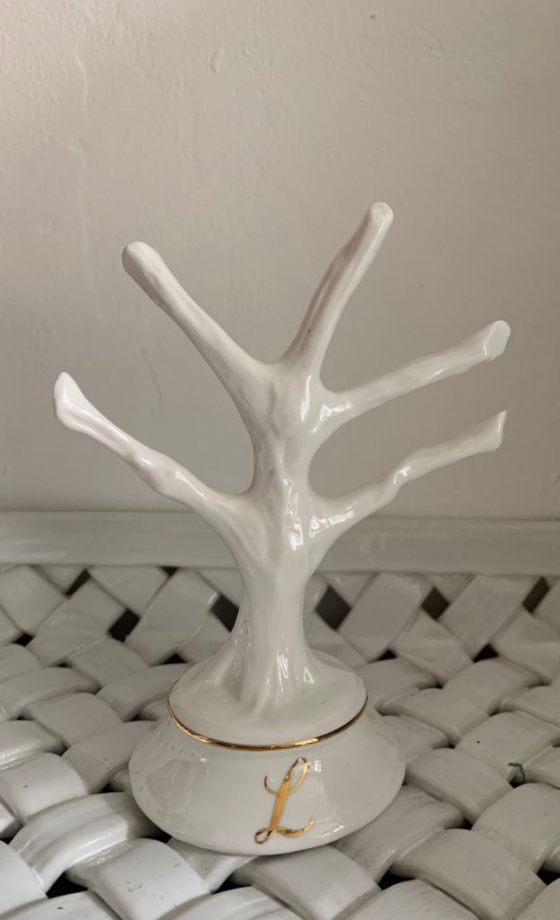 St George Ceramic Jewellery Tree - White, As Good As New