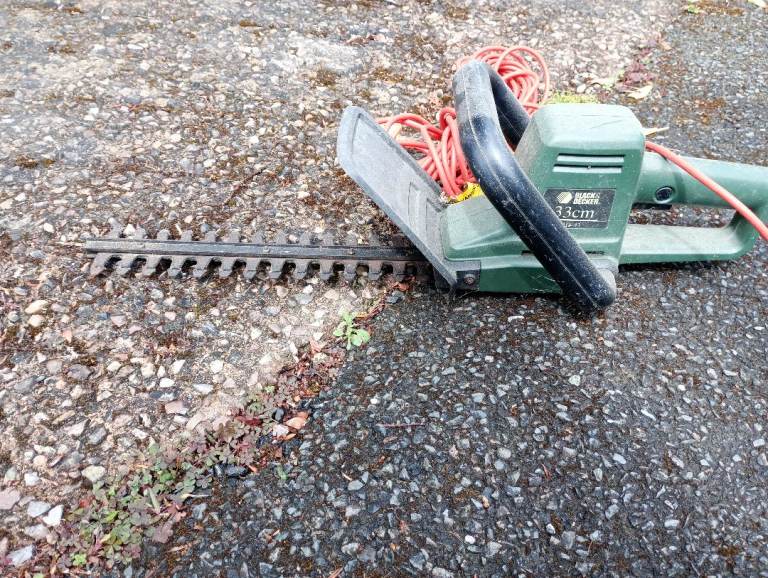 Black and Decker hedge trimmer 