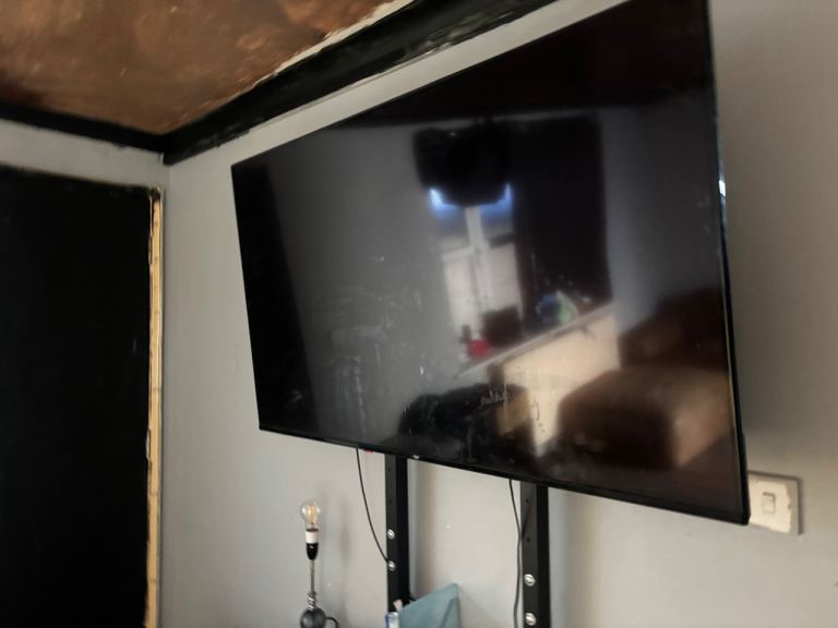 Bush 50 inch TV smart 4K UhD HDR LED TiVo Freely 