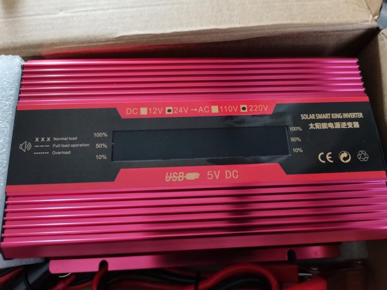 Off Grid solar power Inverter 24V Car Power Solar Inverter Converter red