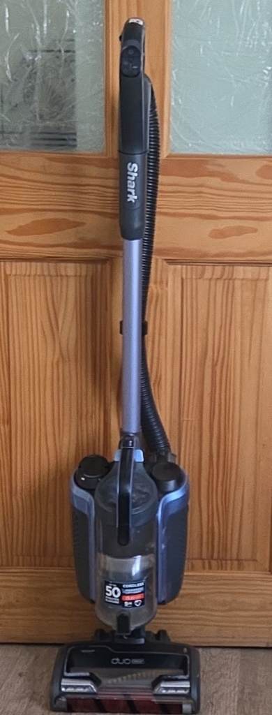 Shark DuoClean Cordless Vacuum Cleaner IC160UK – Good Condition